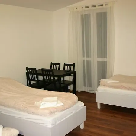 Noclegi Piastow Homestay