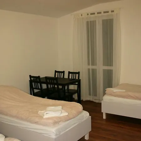 Noclegi Piastow Homestay *