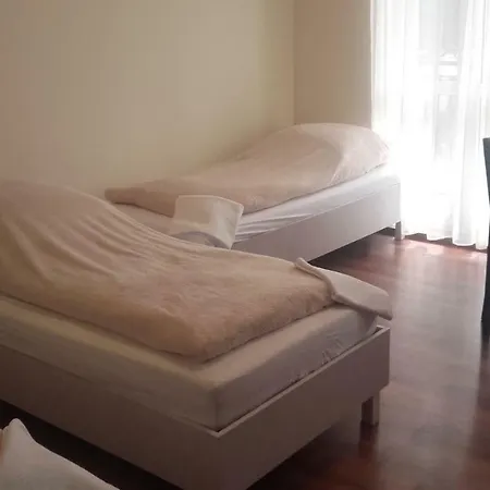 Homestay Noclegi Piastow *